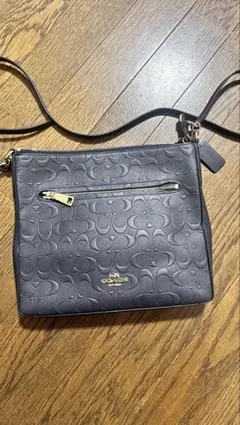 COACH シグネチャー エンボス レザー ショルダーバッグ
