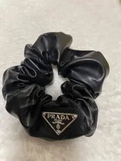 PRADA レザー調シュシュ♡黒