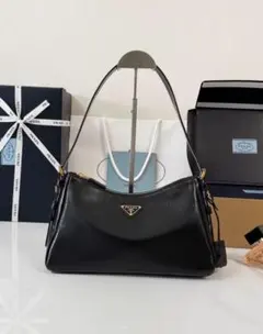 PRADA ショルダーバッグ ブラックのサムネイル