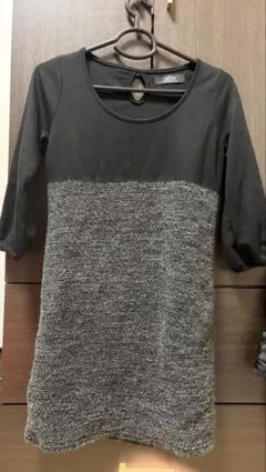 ひざ丈ワンピース 黒とグレー 長袖のサムネイル