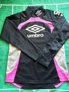umbro 　アンブロ　ウエア　プラシャツ　アンダーシャツ 黒/ピンク160cm