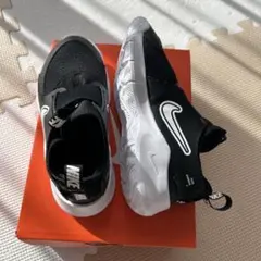 Nike FLEX RUNNER キッズスニーカー