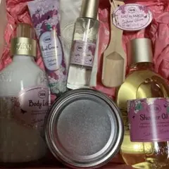 【新品未使用】約３万円相当 SABON ローズフェイスケア 4点セットBOX入 新品未使用】約3万円相当 SABON ローズフェイスケア 4点セットBOX入