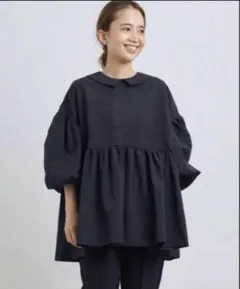 美品✨yori ヨリ スカラップカラーフレアカットブラウス 白襟 24AW