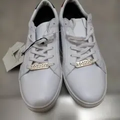 TOMMY HILFIGER サイズ３８、２４cmスニーカー 定価１５４００円のサムネイル