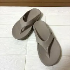 ウーフォス OOFOS リカバリーサンダル ノマド 24cmのサムネイル