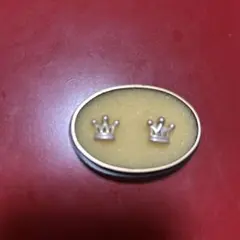 モスキーノ　王冠デザインシルバーピアス