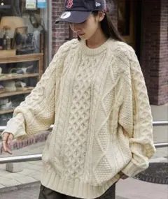 アイボリー　ケーブルニットセーター　Mサイズ