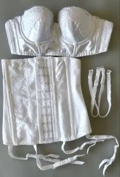 AMOSTYLE BY Triumph ブライダルインナー