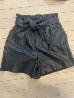 ZARA フェイクレザーハイウエスト ショートパンツ