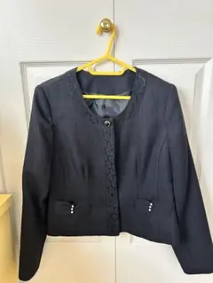 ダークグレー ノーカラーレース襟ジャケット Aライン