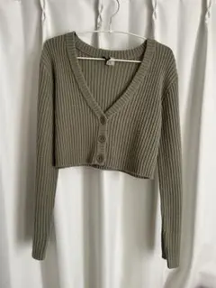 ショート丈ニット