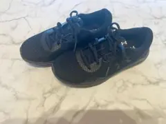 Under Armour DELUXE ブラックスニーカーのサムネイル