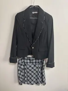 黒のフォーマルスーツ チェック柄スカート付き　サイズ165