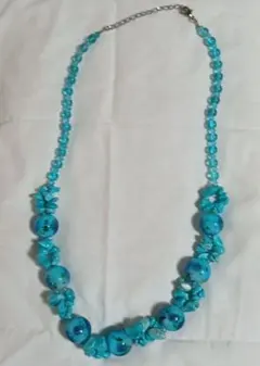 ターコイズブルー ビーズネックレス 薔薇のトンボ玉