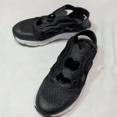 Reebokリーボック27.5cmスニーカー黒 軽量 メッシュ スリッポン 美品 