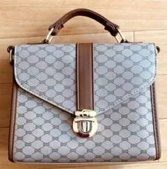 グレーとブラウンのハンドバッグ