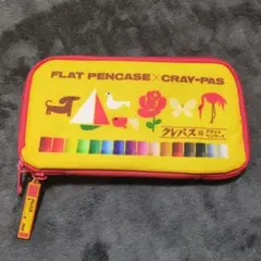 クレパス柄フラットペンケース　サクラクレパスの文具たち　新品　クレパス
