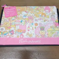 サンリオキャラクターズフラットポーチ 20×15cm　レトロラッピングペーパー柄
