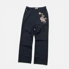美品 インゲボルグ 薔薇刺繍入りストレートデニム ジーンズ サイズMのサムネイル