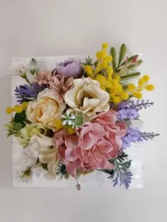 春のアレンジフラワー.壁掛け.造花.ボックスアレンジメント