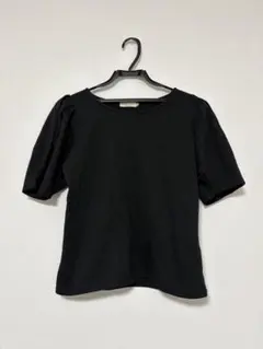 earth music&ecology 半袖カットソー　パフスリーブ　ブラック