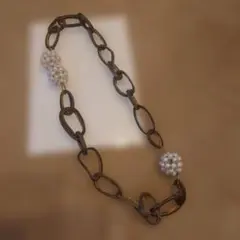 ユニークなデザインのネックレスのサムネイル