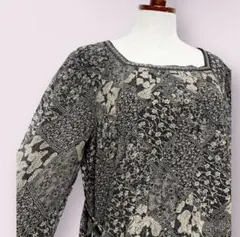 新品・タグ付き】BEARDSLEY ビアズリー 刺繍風プリントプルオーバー