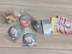 くら寿司 シナモロール キーホルダー 缶バッジ サンリオ - メルカリ