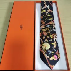 美品 HERMES エルメス ネクタイ バロック 黒 ゴールド スカーフ柄