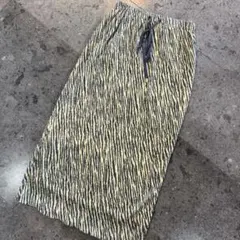 涼しげな細見え柄タイトプリーツフレアスカート　M