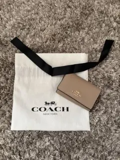 COACH ベージュ レザーキーケース
