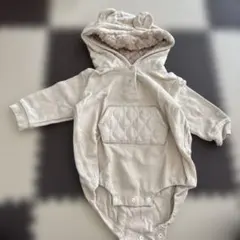 クリーム色 フード付きロンパース