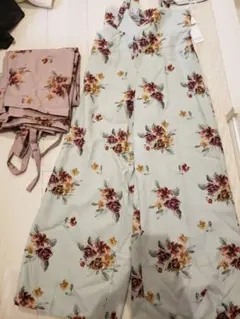新品未使用タグ付き花柄サロペットパンツセット