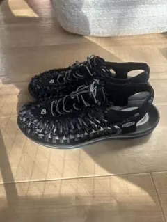 KEEN ブラック サンダル 編み込みデザイン　レアカラー