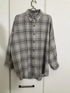 グレーと黒のチェック柄長袖シャツ Fサイズ