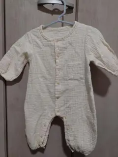 クリーム色　7分袖ロンパース