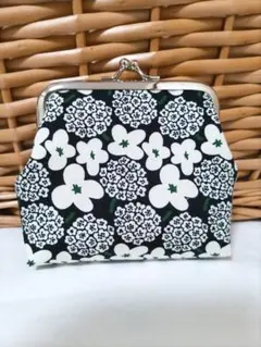 Item thumbnail for item 75acaf71-70f5-4c91-98d2-8f41fc2edf0d