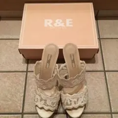 R&E 白　サンダル