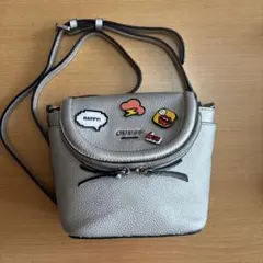 guess ショルダーバッグ　シルバー　バッチのサムネイル