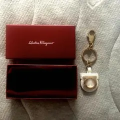 Salvatore Ferragamo ガンチーニ キーリング ホワイト