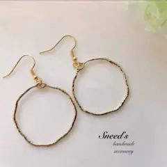 ▪変形ゴールドフープチャームピアス/イヤリング