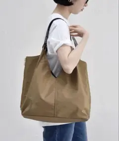 quaranciel Vカット サイドファスナー トートバッグ(A4対応)のサムネイル