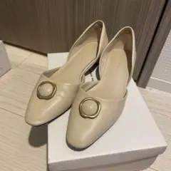 CHARLES & KEITH フラットシューズ アイボリーのサムネイル