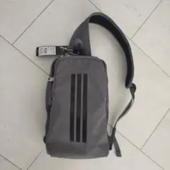 adidas　アディダス　ボディバッグ　ショルダーバッグ