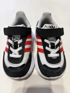 adidas ベビー スニーカー ホワイト ブラック レッド
