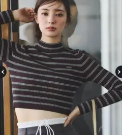 新品Rirandture ロゴプレート付クロップドニット