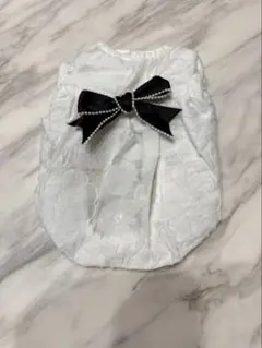 ホワイトバルーンワンピ犬服 黒リボン付き