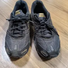 NIKE TORCH 4 スニーカー ブラック×ゴールド