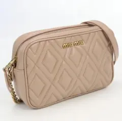 miu miu ピンクベージュ キルティングショルダーバッグ